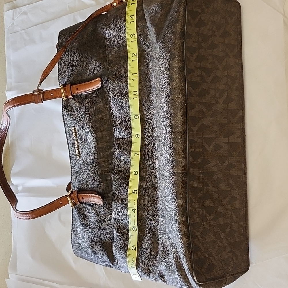 MICHAEL MICHAEL KORS VOYAGER MEDIUM LOGO TOTE BAG - Picture 10 of 13